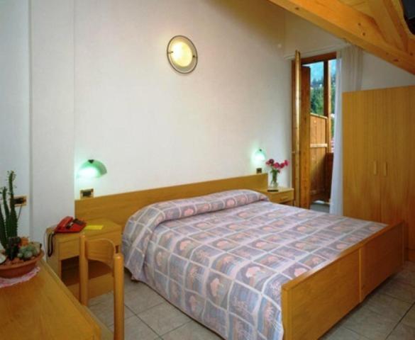 Hotel Serena Dimaro Luaran gambar