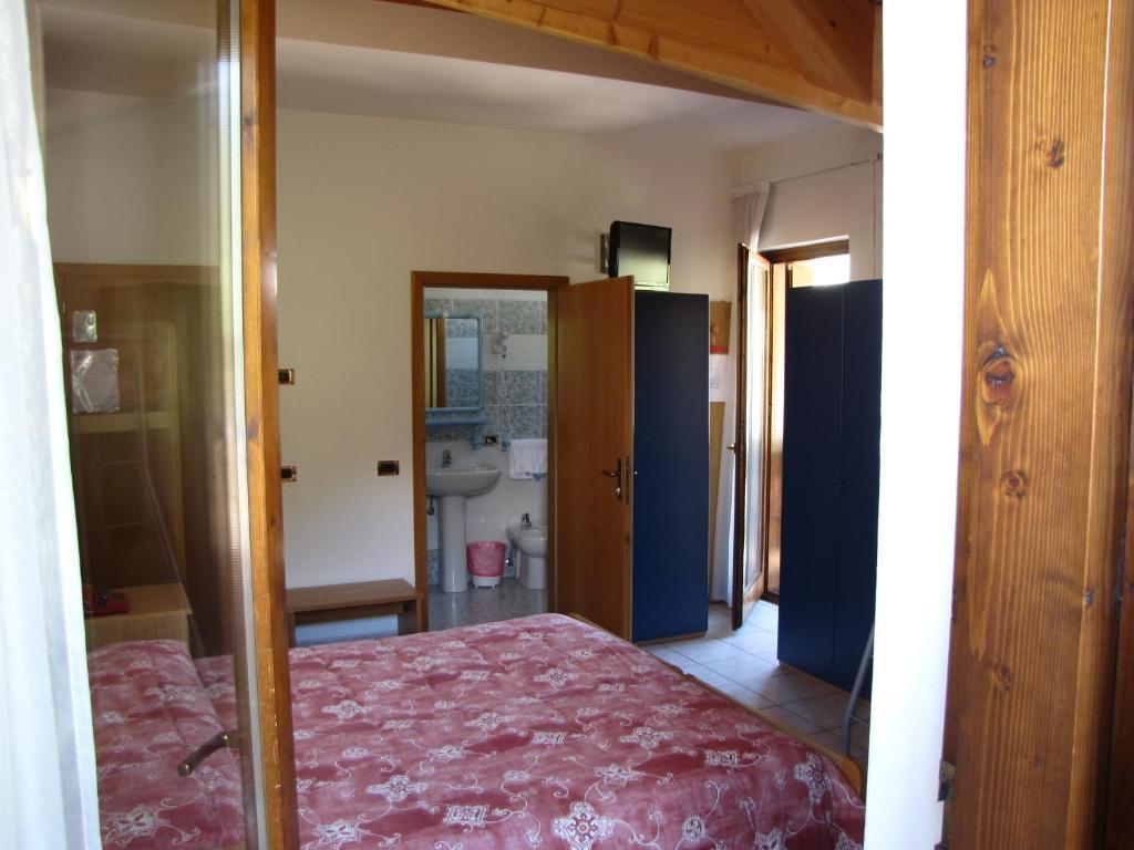 Hotel Serena Dimaro Bilik gambar