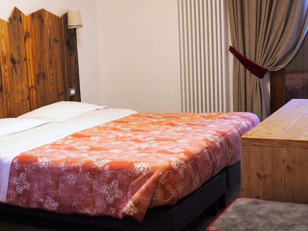 Hotel Serena Dimaro Luaran gambar