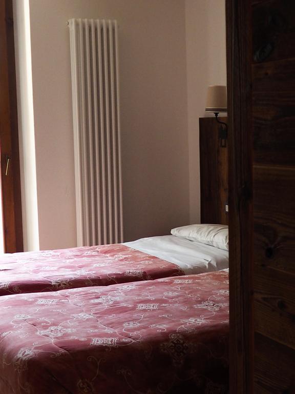 Hotel Serena Dimaro Luaran gambar